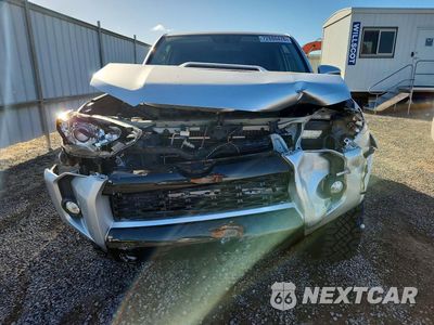 Piąte zdjęcie samochodu w środku: 2017 TOYOTA 4RUNNER VIN:JTEBU5JR9H5462266 - miniatura