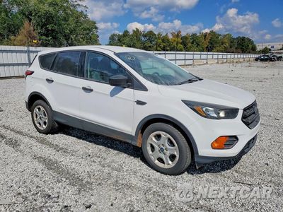 Czwarte zdjęcie samochodu z boku: 2018 FORD ESCAPE S VIN:1FMCU0F70JUD38316 - miniatura