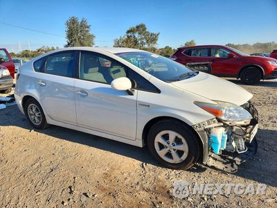 Czwarte zdjęcie samochodu z boku: 2015 TOYOTA PRIUS TWO VIN:JTDKN3DU7F1995274 - miniatura
