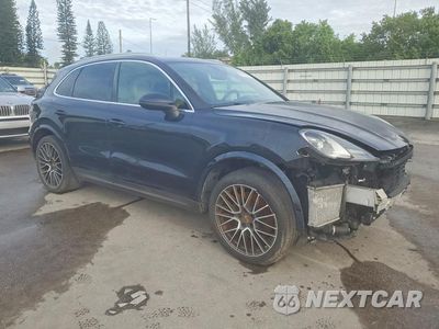 Czwarte zdjęcie samochodu z boku: 2019 PORSCHE CAYENNE VIN:WP1AA2AYXKDA05606 - miniatura