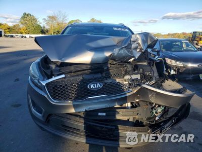 Piąte zdjęcie samochodu w środku: 2017 KIA SORENTO LX VIN:5XYPG4A31HG296940 - miniatura