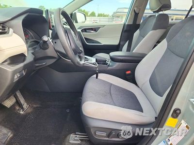 Zdjęcie 7 z 14 samochodu: 2020 TOYOTA RAV4 XLE VIN:JTMP1RFV5LJ026028 - miniatura