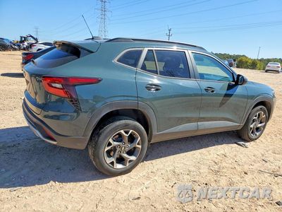 Trzecie zdjęcie samochodu z tyłu: 2025 CHEVROLET TRAX 1LT VIN:KL77LHEP0SC092929 - miniatura