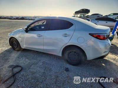 Drugie zdjęcie samochodu z przodu: 2019 TOYOTA YARIS L VIN:3MYDLBYV5KY510908 - miniatura