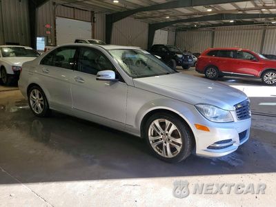 Czwarte zdjęcie samochodu z boku: 2013 MERCEDES-BENZ C 250 VIN:WDDGF4HB9DR294709 - miniatura