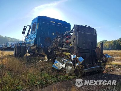 Czwarte zdjęcie samochodu z boku: 2017 INTERNATIONAL LF517 LONESTAR SEMI TRUCK VIN:3HSCXAPR4HN196053 - miniatura