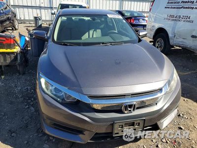 Piąte zdjęcie samochodu w środku: 2017 HONDA CIVIC LX VIN:19XFC2F59HE036742 - miniatura