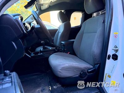 Piąte zdjęcie samochodu w środku: 2019 TOYOTA TACOMA SR VIN:5TFRX5GN1KX163901 - miniatura
