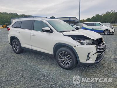 Czwarte zdjęcie samochodu z boku: 2019 TOYOTA HIGHLANDER XLE VIN:5TDKZRFH1KS553644 - miniatura