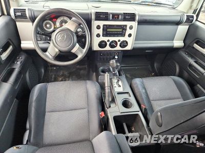 Zdjęcie 8 z 13 samochodu: 2010 TOYOTA FJ CRUISER BASE VIN:JTEBU4BF7AK070215 - miniatura