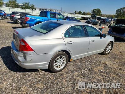 Trzecie zdjęcie samochodu z tyłu: 2010 FORD FUSION S VIN:3FAHP0GA8AR431058 - miniatura