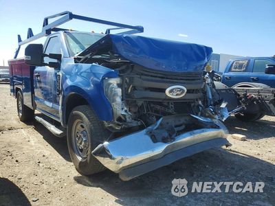 Czwarte zdjęcie samochodu z boku: 2019 FORD F350 SUPER DUTY VIN:1FDRF3E63KEC36518 - miniatura