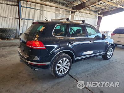 Trzecie zdjęcie samochodu z tyłu: 2017 VOLKSWAGEN TOUAREG SPORT VIN:WVGEF7BP9HD003115 - miniatura