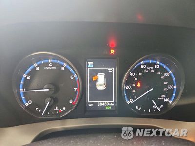Zdjęcie 9 z 12 samochodu: 2018 TOYOTA RAV4 XLE VIN:2T3RFREV6JW853594 - miniatura