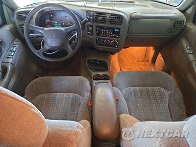 Zdjęcie 8 z 12 samochodu: 2001 CHEVROLET BLAZER VIN:1GNDT13W612228421 - miniatura
