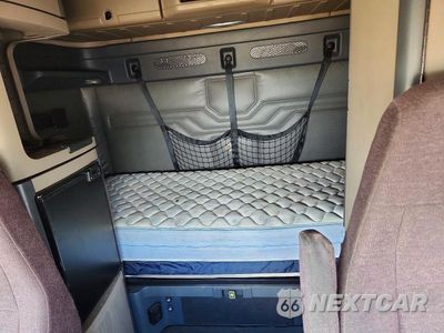 Zdjęcie 10 z 13 samochodu: 2018 FREIGHTLINER CASCADIA 125 SEMI TRUCK VIN:3AKJGLDV1JSJK1320 - miniatura