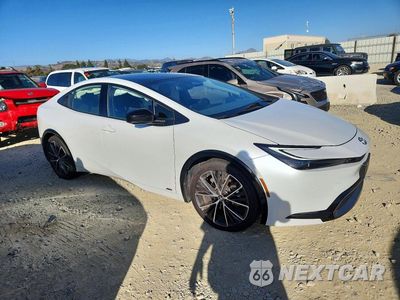 Czwarte zdjęcie samochodu z boku: 2024 TOYOTA PRIUS LIMITED VIN:JTDADABU5R3023090 - miniatura