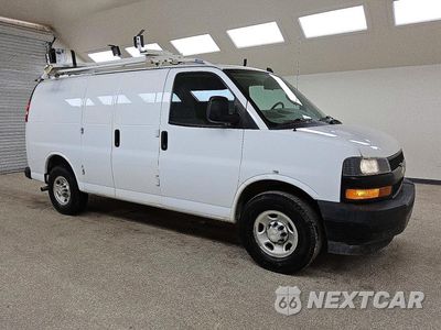 Czwarte zdjęcie samochodu z boku: 2020 CHEVROLET EXPRESS G2500 VIN:1GCWGAFP7L1262709 - miniatura