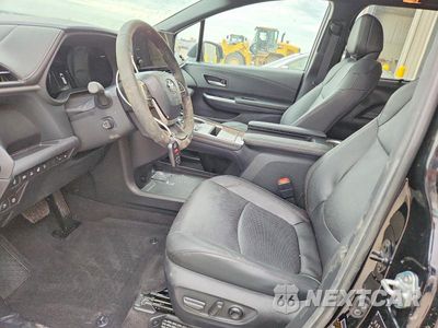 Zdjęcie 7 z 13 samochodu: 2025 TOYOTA SIENNA PLATINUM 7-PASSENGER VIN:5TDESKFC8SS225098 - miniatura