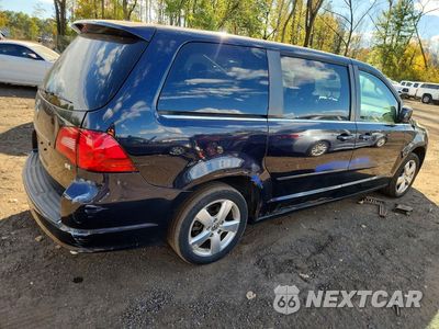 Trzecie zdjęcie samochodu z tyłu: 2010 VOLKSWAGEN ROUTAN SE VIN:2V4RW3D16AR280076 - miniatura