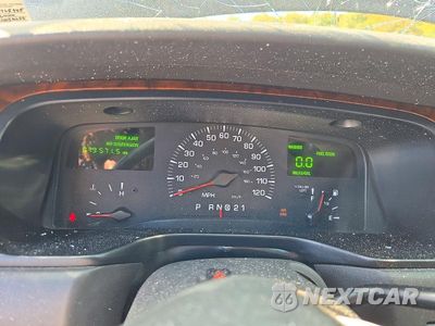 Zdjęcie 9 z 12 samochodu: 2000 LINCOLN TOWN CAR EXECUTIVE VIN:1LNHM81W5YY765948 - miniatura
