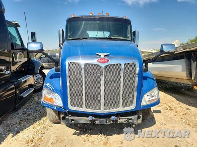 Piąte zdjęcie samochodu w środku: 2018 PETERBILT 579 SEMI TRUCK VIN:1XPBDP9X4JD474743 - miniatura