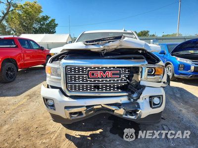 Piąte zdjęcie samochodu w środku: 2019 GMC SIERRA K2500 DENALI VIN:1GT12SEY1KF220577 - miniatura