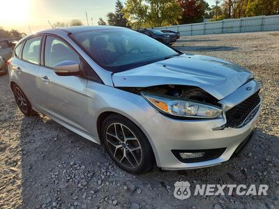 Czwarte zdjęcie samochodu z boku: 2015 FORD FOCUS SE VIN:1FADP3K22FL363135 - miniatura