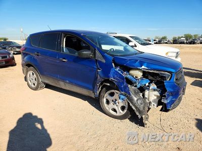 Czwarte zdjęcie samochodu z boku: 2019 FORD ESCAPE S VIN:1FMCU0F76KUC07456 - miniatura