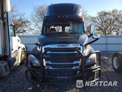 Piąte zdjęcie samochodu w środku: 2022 FREIGHTLINER CASCADIA 126 SEMI TRUCK VIN:3AKJHLDRXNSNF0182 - miniatura