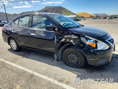 Czwarte zdjęcie samochodu z boku: 2017 NISSAN VERSA 1.6 SV VIN:3N1CN7AP3HL808847 - miniatura
