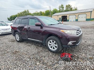 Czwarte zdjęcie samochodu z boku: 2012 TOYOTA HIGHLANDER SE VIN:5TDBK3EH1CS107935 - miniatura