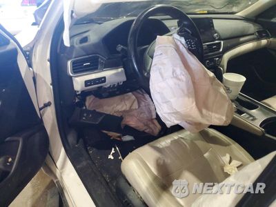 Zdjęcie 8 z 12 samochodu: 2018 HONDA ACCORD TOURING VIN:1HGCV2F97JA004009 - miniatura