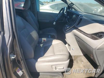 Zdjęcie 7 z 14 samochodu: 2018 TOYOTA SIENNA XLE 8-PASSENGER VIN:5TDYZ3DC5JS936354 - miniatura