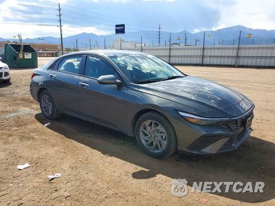 Czwarte zdjęcie samochodu z boku: 2025 HYUNDAI ELANTRA HYBRID BLUE VIN:KMHLM4DJ3SU170064 - miniatura