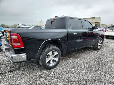 Trzecie zdjęcie samochodu z tyłu: 2019 RAM 1500 LARAMIE VIN:1C6SRFJT3KN504825 - miniatura