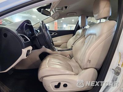 Zdjęcie 7 z 12 samochodu: 2015 CHRYSLER 200 C VIN:1C3CCCCB3FN501743 - miniatura