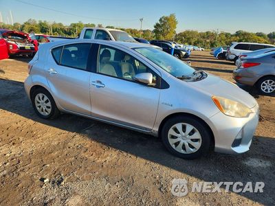 Czwarte zdjęcie samochodu z boku: 2012 TOYOTA PRIUS C TWO VIN:JTDKDTB34C1504989 - miniatura
