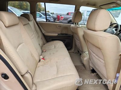 Zdjęcie 11 z 13 samochodu: 2005 TOYOTA HIGHLANDER BASE VIN:JTEEP21A450107172 - miniatura