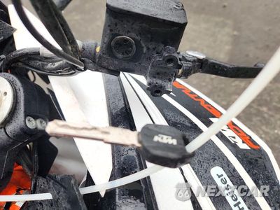 Zdjęcie 8 z 9 samochodu: 2018 KTM 1090 ADVENTURE R VIN:VBKV49403JM996430 - miniatura