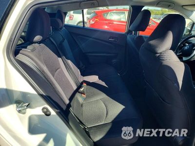 Zdjęcie 10 z 12 samochodu: 2018 TOYOTA PRIUS TWO ECO VIN:JTDKARFU2J3063198 - miniatura