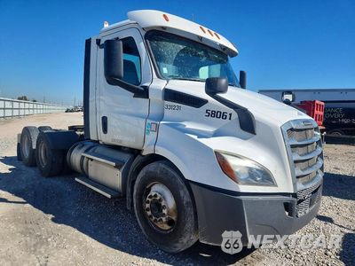 Czwarte zdjęcie samochodu z boku: 2019 FREIGHTLINER CASCADIA 1 - SEMI TRUCK VIN:3AKJHTDV4KSKP8256 - miniatura