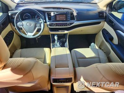 Zdjęcie 8 z 13 samochodu: 2015 TOYOTA HIGHLANDER LE PLUS VIN:5TDZKRFH6FS070837 - miniatura