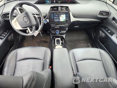 Zdjęcie 8 z 12 samochodu: 2017 TOYOTA PRIUS FOUR VIN:JTDKARFU3H3529120 - miniatura
