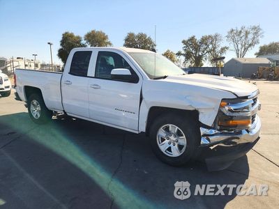 Czwarte zdjęcie samochodu z boku: 2018 CHEVROLET SILVERADO C1500 LT VIN:1GCRCREH6JZ195701 - miniatura