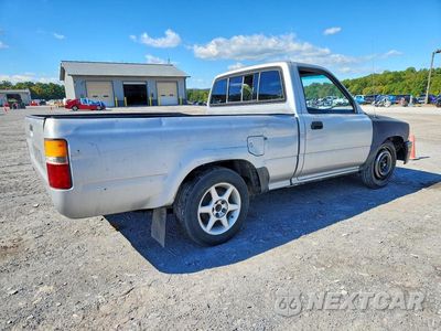 Trzecie zdjęcie samochodu z tyłu: 1991 TOYOTA PICKUP 1/2 TON SHORT WHEELBASE VIN:JT4RN81A6M5120599 - miniatura