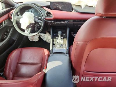 Zdjęcie 8 z 12 samochodu: 2025 MAZDA 3 PREMIUM PLUS VIN:JM1BPBNY8S1760396 - miniatura