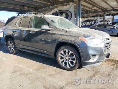Czwarte zdjęcie samochodu z boku: 2018 CHEVROLET TRAVERSE PREMIER VIN:1GNERKKW0JJ242590 - miniatura