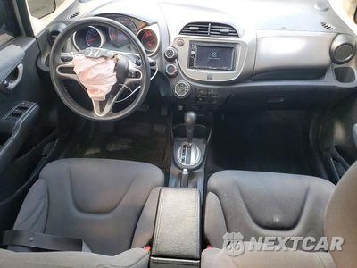 Zdjęcie 8 z 12 samochodu: 2013 HONDA FIT VIN:JHMGE8H35DC042485 - miniatura
