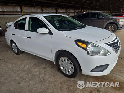Czwarte zdjęcie samochodu z boku: 2016 NISSAN VERSA 1.6 S VIN:3N1CN7AP2GL866799 - miniatura